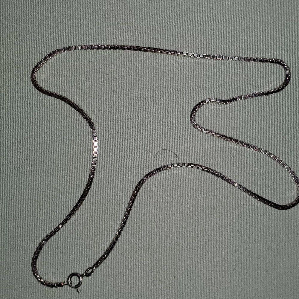 STERLING SILVER BOX CHAIN NECKLACE - Picture 2 of 2